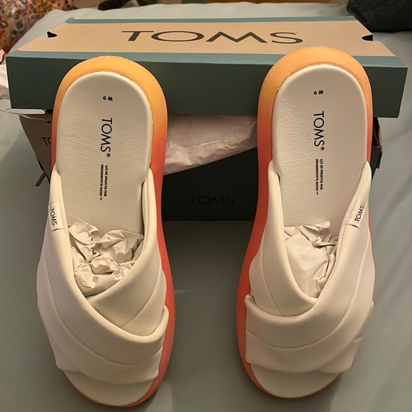 TOMS Mallow Crossover Size 9 - Picture 1 of 6